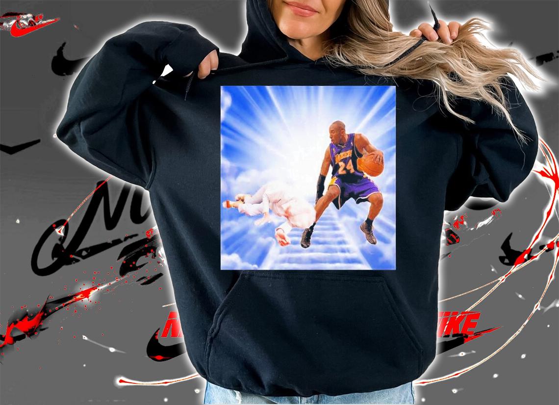 The Queen When She Runs Into Kobe Queen Elizabeth Shirt t-shirt
