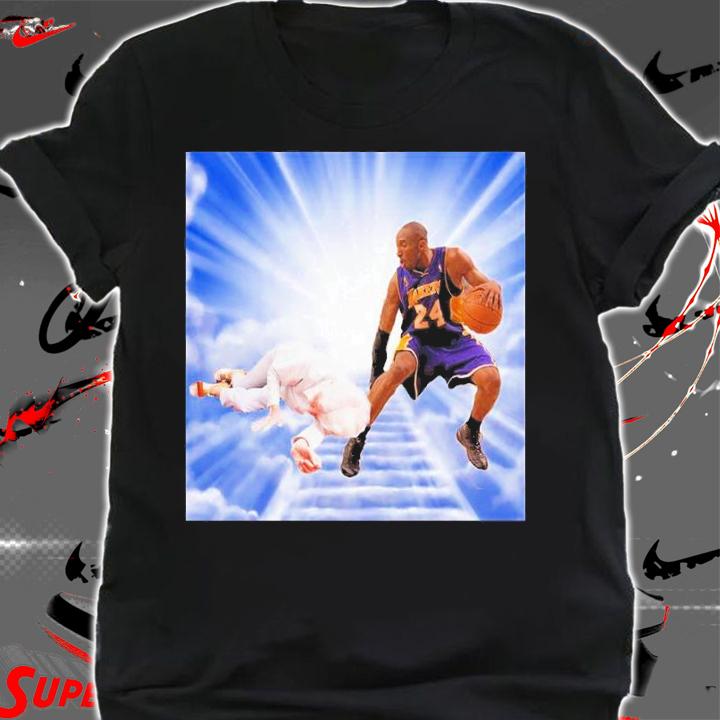 The Queen When She Runs Into Kobe Queen Elizabeth Shirt t-shirt