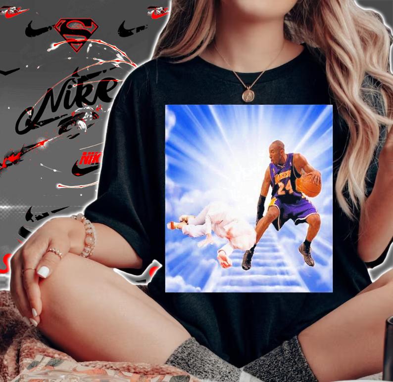 The Queen When She Runs Into Kobe Queen Elizabeth Shirt t-shirt